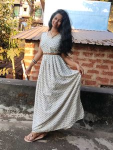 Chic White Maxi Dress with Print
