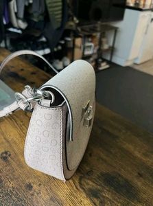 100%AUTHENTIC BRAND NEW  GUESS PURSE