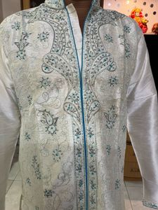 Men's Off-White Embroidered Kurta