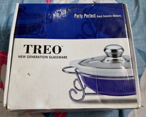 TREO Party Perfect Round Casserole- Brand New