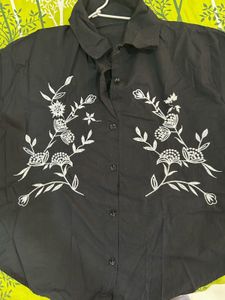 Embroidered Cropped Black Shirt