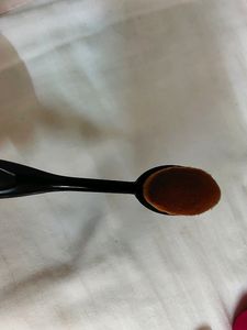 Oval Foundation Brush And Sponge Set