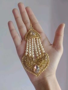 I am selling my beautiful earings with mangtikka s