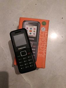 Samsung Basic Phone without battery and charger