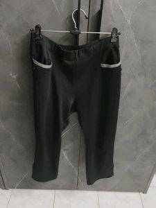 Comfortable Black Capris