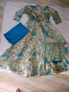 Ethinc Florals Gown With Inner