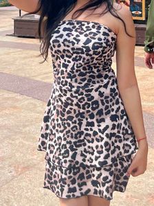 Chic Leopard Print Strapless Dress