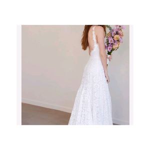 Low Neck Lace Dress