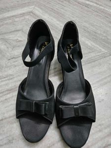 Chic Black Bow Heels
