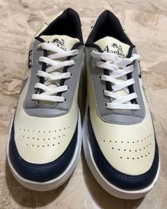 Cream &amp; Black Low-Top Casual Sneakers