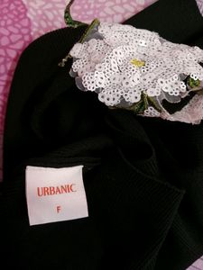 ❗️PRICE DROPPED❗️URBANIC UNUSED NEW BLACK CROP TOP
