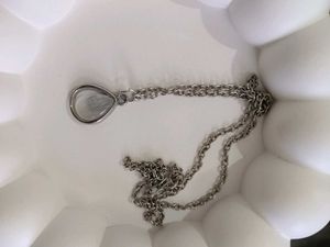 Elegant Teardrop Pendant Necklace