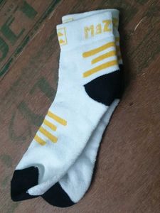 Stylish White &amp; Yellow Striped Socks