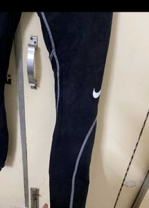 Nike Authentic Leggings