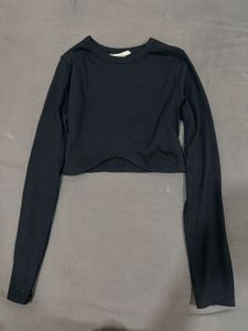 black fitted crop top