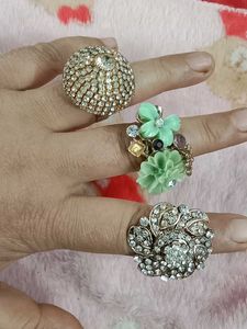Sparkling Rhinestone & Floral Ring