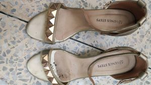 Gold Confortable Shoes