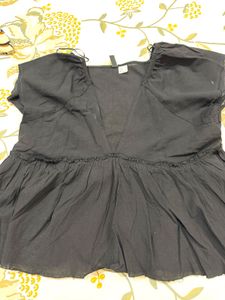 Chic Black V-Neck Peplum Top