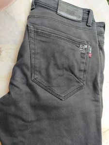 Classic Black Skinny Jeans