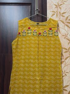Yellow Sleeveless Kurta with Floral Embroidery