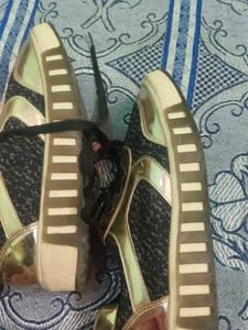 Stylish Sneakers with Metallic Accents &amp; free deli
