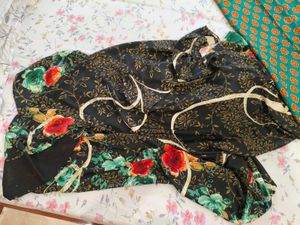 Beautiful Floral Print Saree(semi crepe)