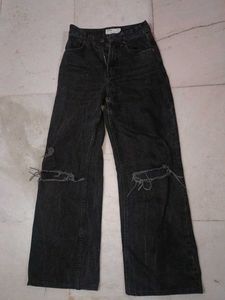 Stylish charcoal Ripped jeans👖