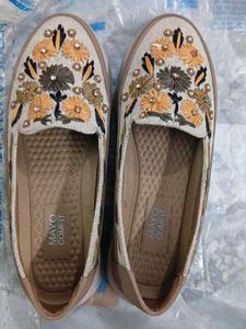 Floral embroidery Flat Loafers with doctor sole