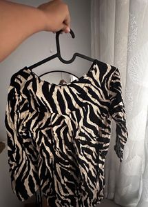 Stylish Zebra Print V-Neck Top