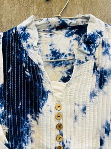 Blue &amp; White Tie-Dye Short Kurti – Button Front