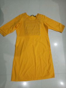 Avaasa Mustard Printed Kurti - Size M