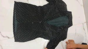 Elegant Black Blazer with Unique Pattern