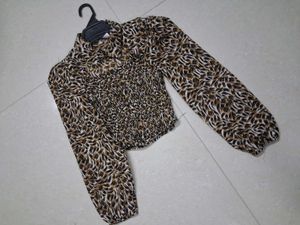 Stylish Leopard Print Smocked Top