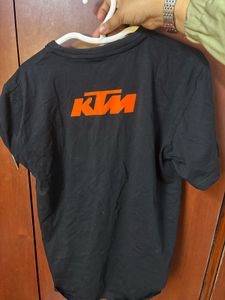 Reselling og KTM Factory Racing T-Shirt by nebula