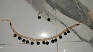 Elegant Black Bead Gold Dangle Earrings and neckla