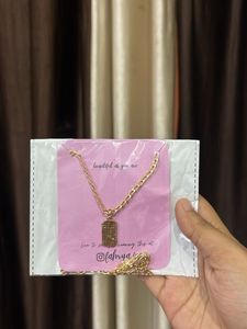 Elegant Gold-Plated Pendant Necklace