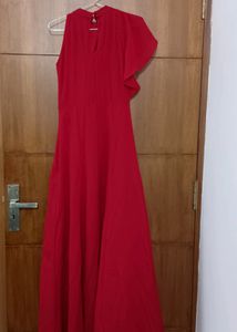 💃Stylish Maroon One-shouldered Gown With Beadwork On The Neck