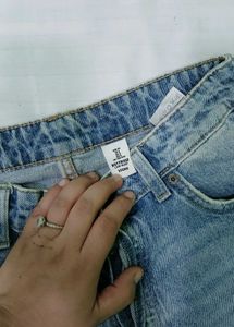 H&amp;M Distressed Light Wash Mom Jeans