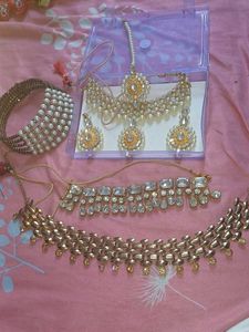Stunning Jewellery Set of 4