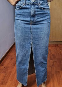 STRADIVARIUS FRONT SLIT DENIM SKIRT 26"