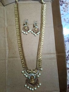 Traditional Gold Necklace with Earrings
