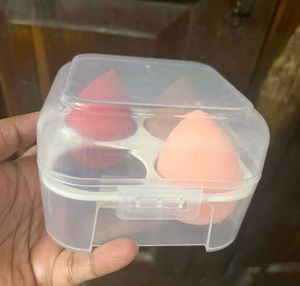 Set of 4 Makeup Sponges with Case [NEW]
