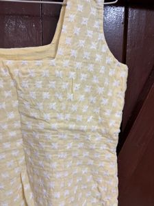 Chic Yellow Embroidered Sleeveless kurta