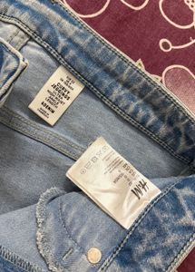 Light Wash Ripped Jeans