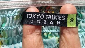 Tokyo Talkies Floral Smocked Crop Top