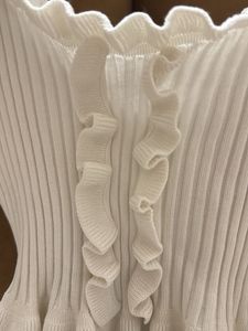 Chic White Ribbed Knit Crop Top