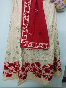 🔥beautiful Partywear Lahnga With Velvet Embroidery