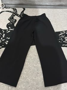 Chic Black Wide-Legged Pants