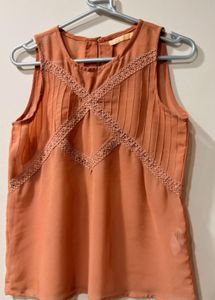 Dressberry Chic peach Lace Top