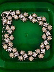 Elegant Pearl & Crystal Bracelet